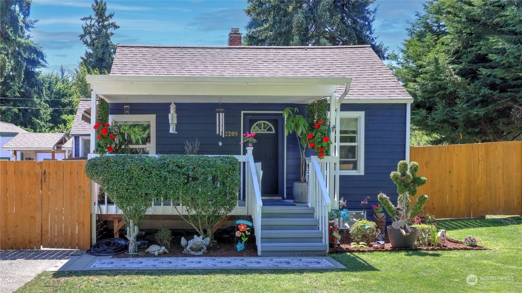 Photo of 2209 NE 20th Street, Renton, WA 98056 (MLS # 2140586)