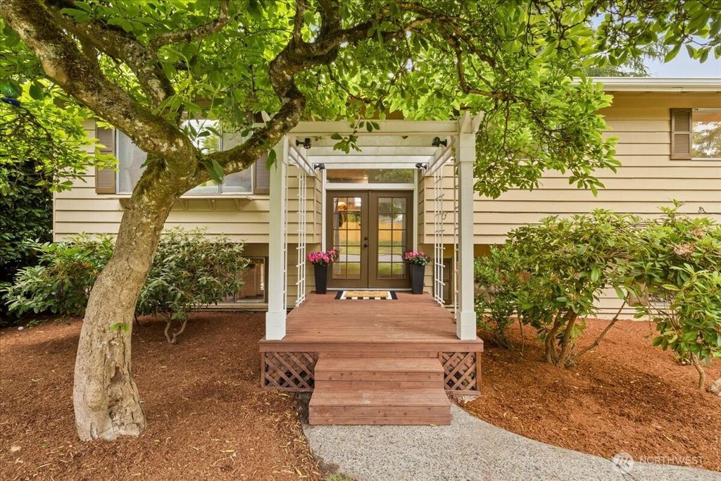 Photo of 519 220th Street SW, Bothell, WA 98021 (MLS # 2398700)