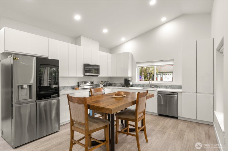 795 Wakina Loop SE