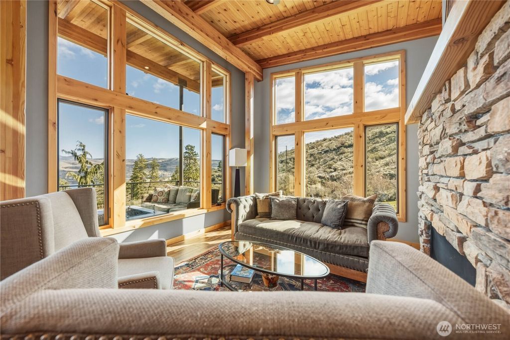 Photo of 111 Hawks Meadow Rd, Chelan, WA 98816 (MLS # 2498269)