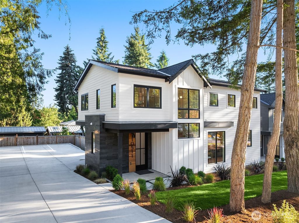Photo of 10511 NE 112th Street, Kirkland, WA 98033 (MLS # 2425514)