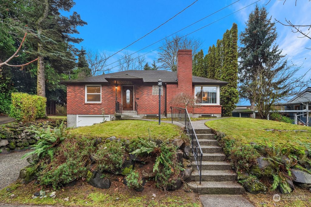 Photo of 313 NE 77th Street, Seattle, WA 98115 (MLS # 2321112)