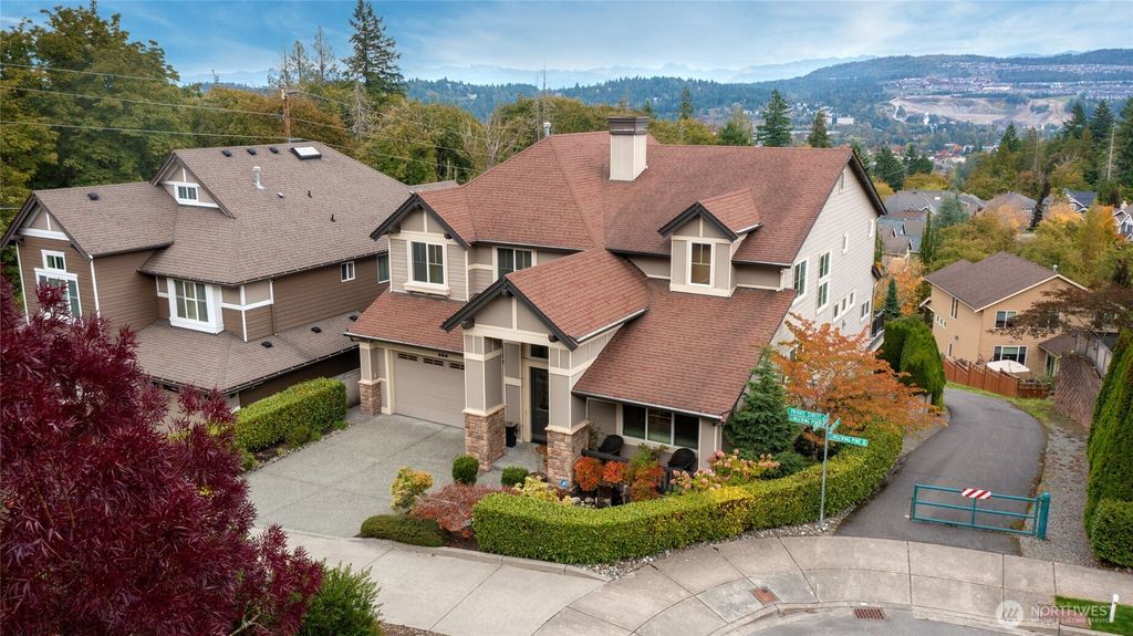 Photo of 880 Lingering Pine Lane NW, Issaquah, WA 98027 (MLS # 2446775)