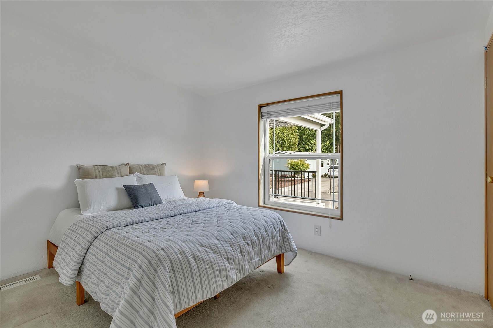 9923 189th Street E
