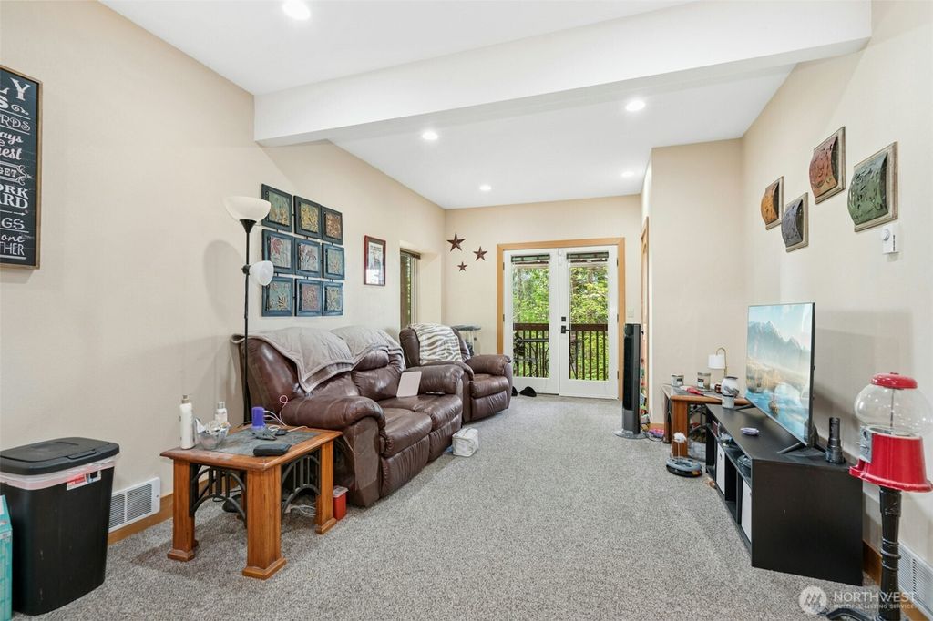 listing image 9362869549016215359