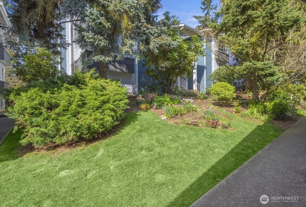 Photo of 915 N 163rd Street #C17, Shoreline, WA 98133 (MLS # 2492635)