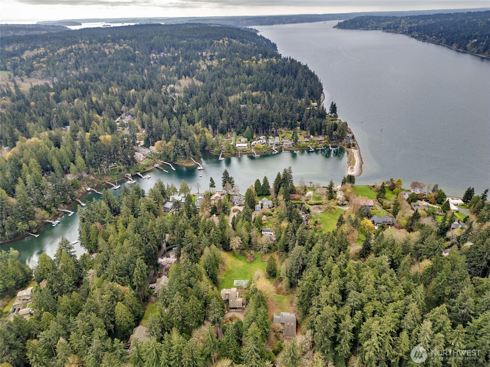 9190 Fox Cove Lane NE