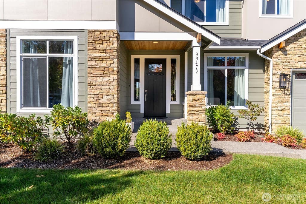 Photo of 33473 Walnut Avenue SE, Black Diamond, WA 98010 (MLS # 2565103)