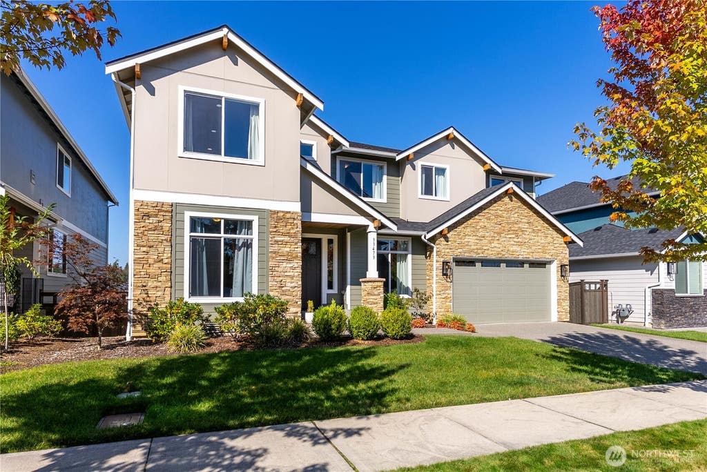 Photo of 33473 Walnut Avenue SE, Black Diamond, WA 98010 (MLS # 2565103)
