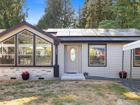 Photo of 7883 San Juan Ave AVE, Clinton, WA 98236 (MLS # 2562749)