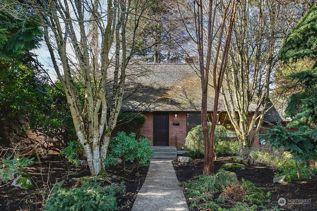 Photo of 7721 39th Avenue NE, Seattle, WA 98115 (MLS # 2037101)