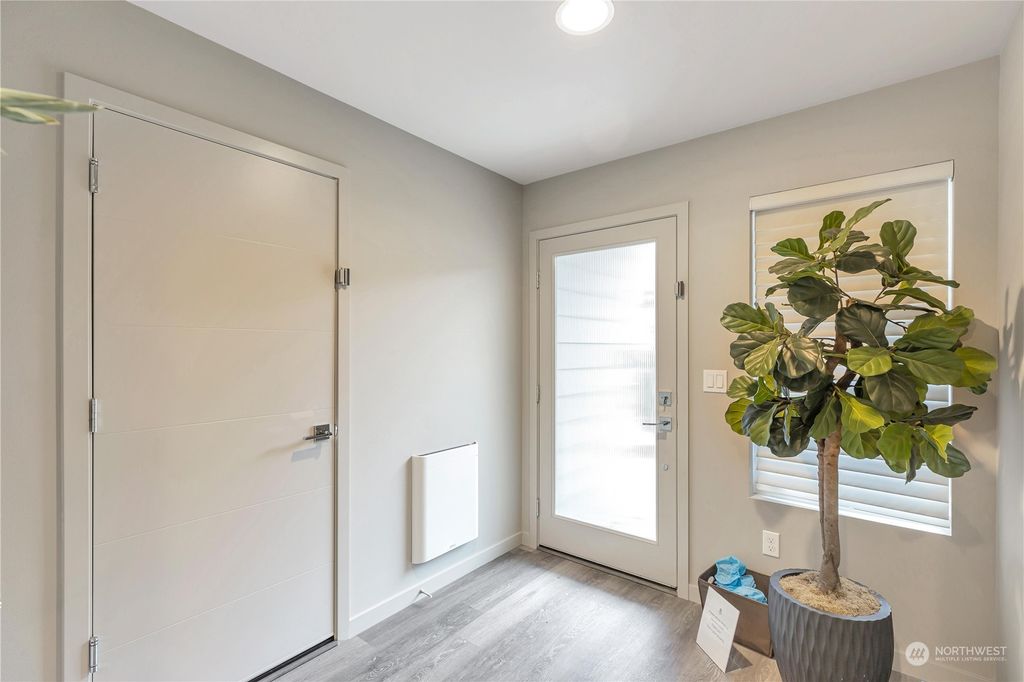 Photo of 14520 Jefferson Way #B1, Lynnwood, WA 98087 (MLS # 2057129)