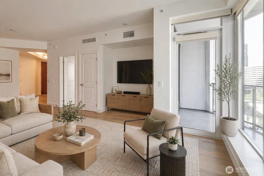 Photo of 1920 4th Avenue #810, Seattle, WA 98101 (MLS # 2553094)