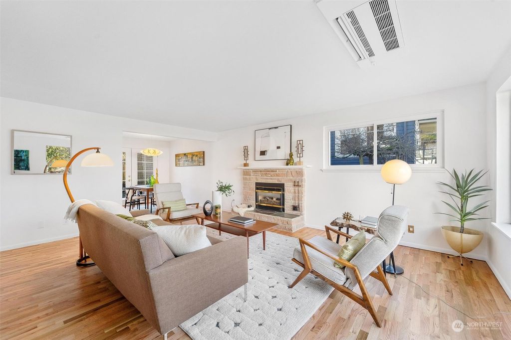 Photo of 526 28th Avenue, Seattle, WA 98122 (MLS # 2194040)