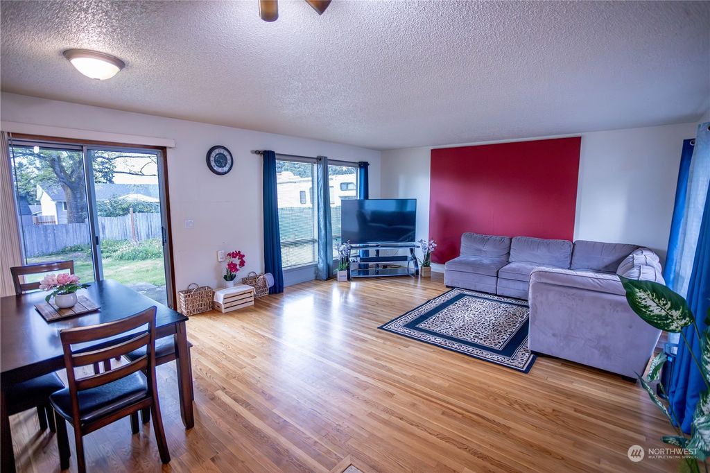 Photo of 3826 S 288th St St, Auburn, WA 98001 (MLS # 2230787)