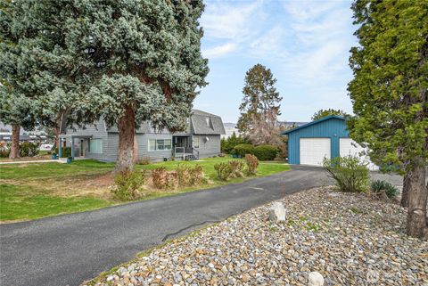 Photo of 407 N Western Avenue, Wenatchee, WA 98801 (MLS # 2490779)