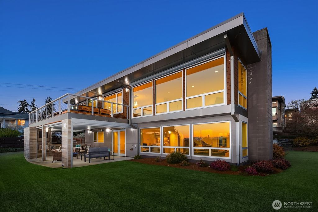Photo of 7007 SE 32nd Street, Mercer Island, WA 98040 (MLS # 2346313)