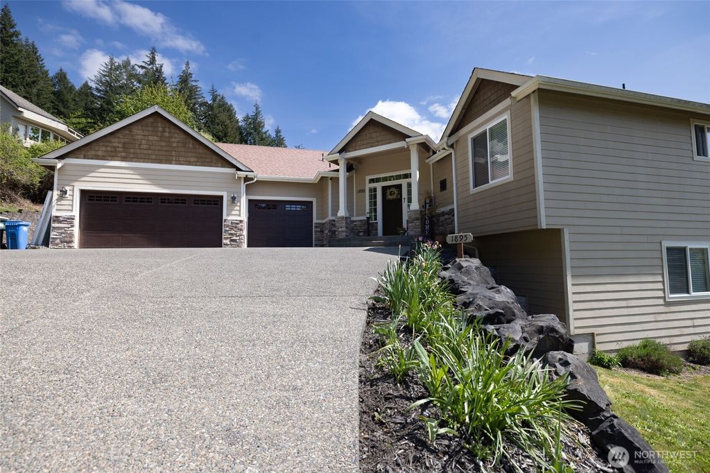 Photo of 1895 SE Maple Drive, Chehalis, WA 98532 (MLS # 2485158)