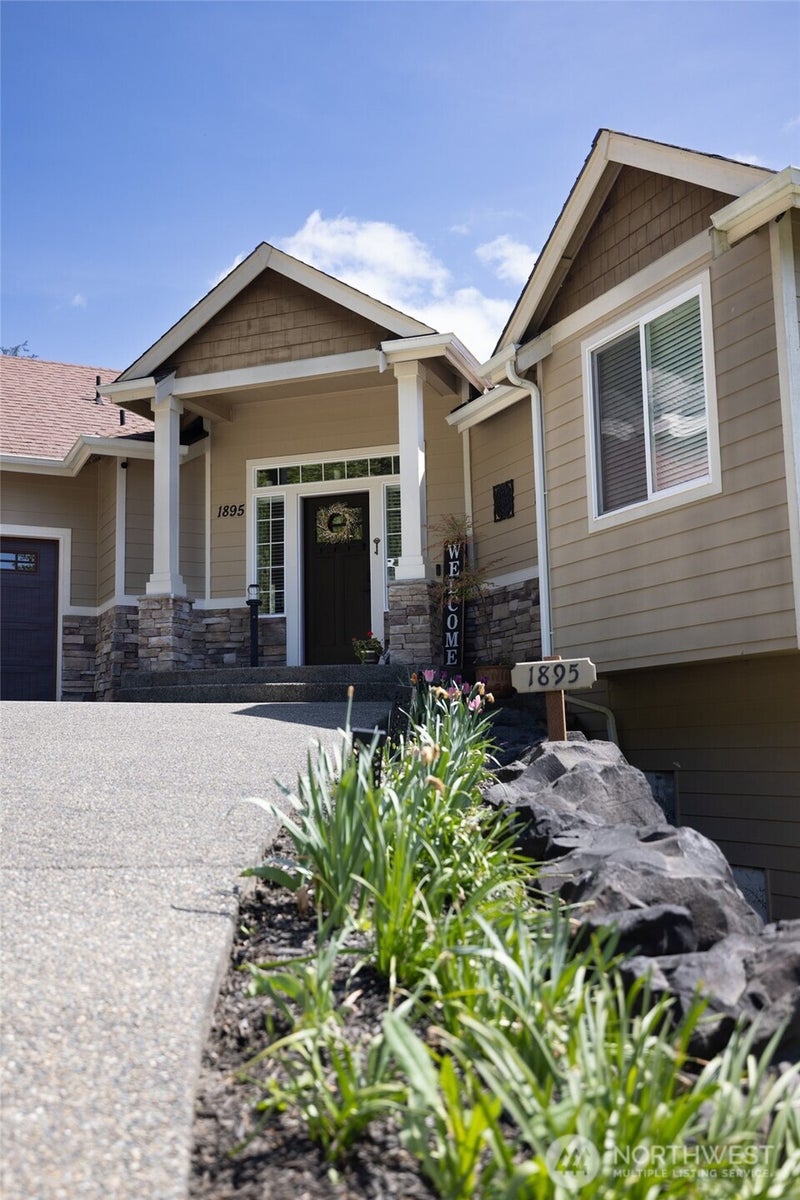 1895 SE Maple Drive