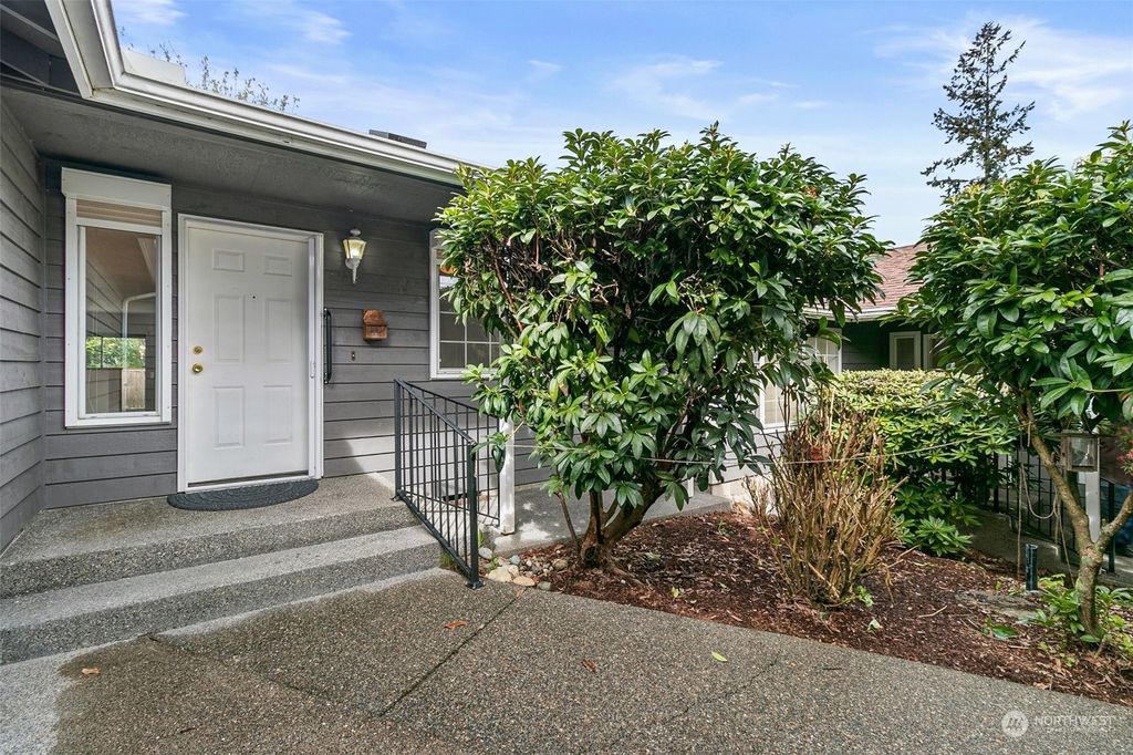 Photo of 30821 20th Avenue S, Federal Way, WA 98003 (MLS # 2058065)