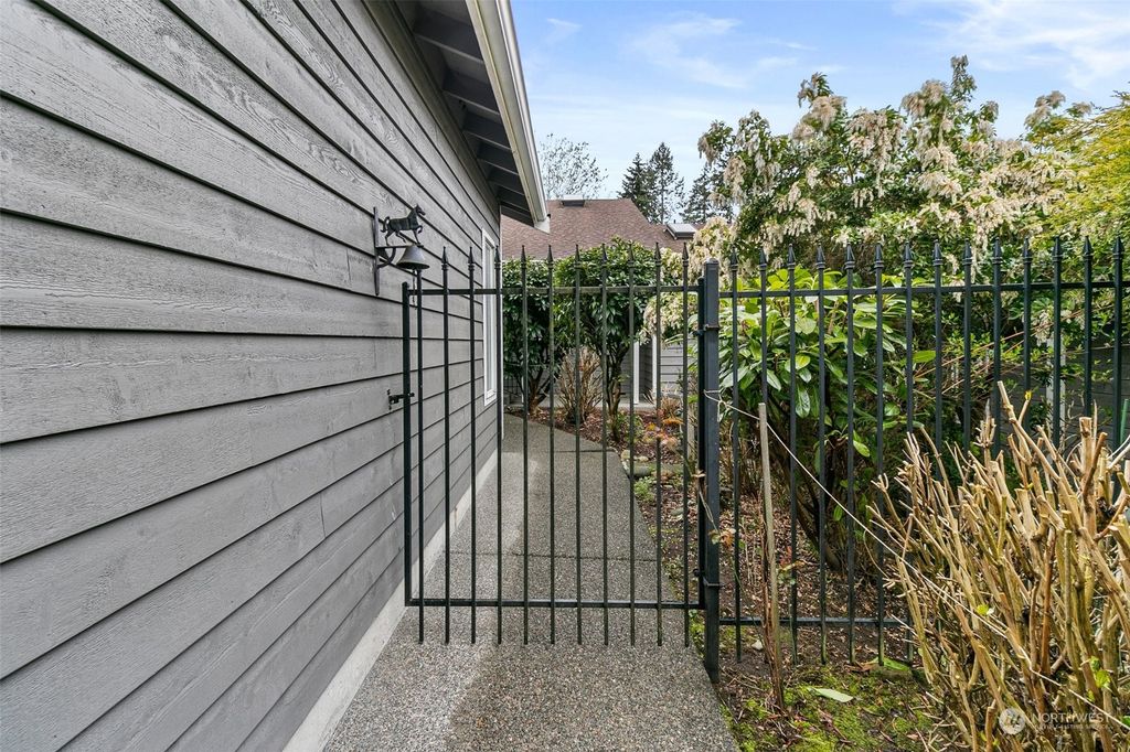 Photo of 30821 20th Avenue S, Federal Way, WA 98003 (MLS # 2058065)