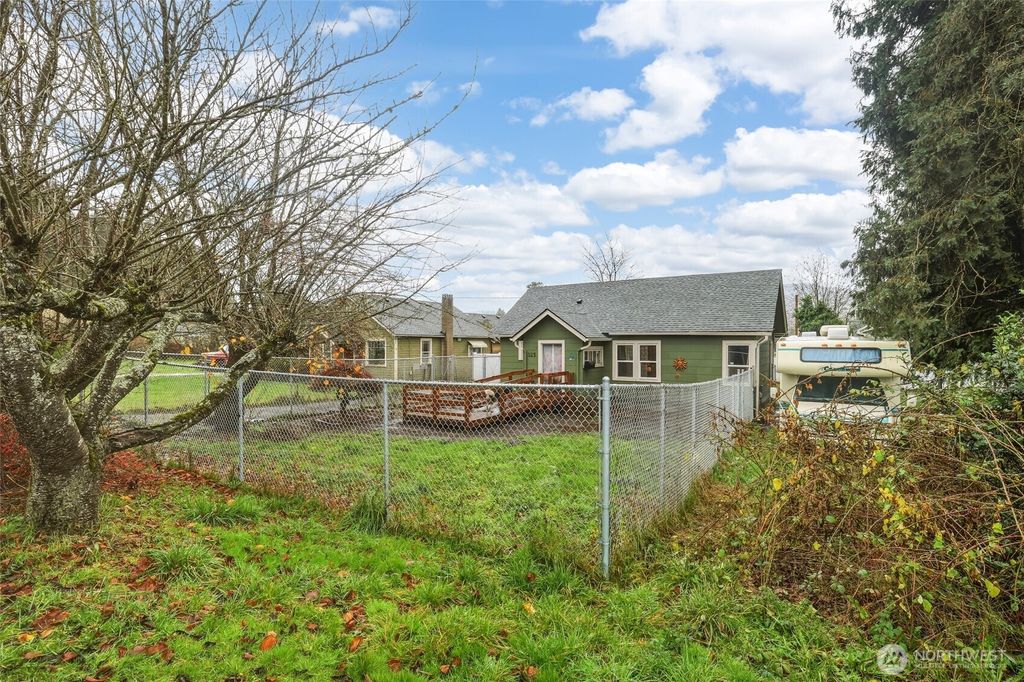 Photo of 325 E Main Street, Mossyrock, WA 98564 (MLS # 2461359)