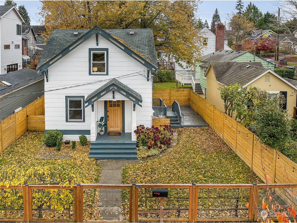 Photo of 3915 SW Hinds Street, Seattle, WA 98116 (MLS # 2307673)