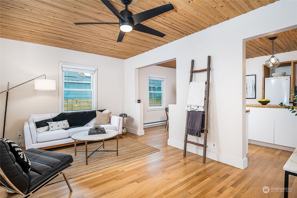 Photo of 3915 SW Hinds Street, Seattle, WA 98116 (MLS # 2307673)
