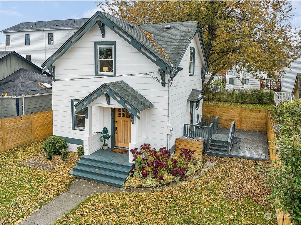 Photo of 3915 SW Hinds Street, Seattle, WA 98116 (MLS # 2307673)
