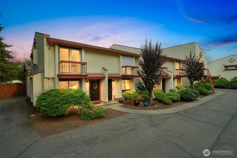 Photo of 328 9th Avenue SE #D5, Puyallup, WA 98372 (MLS # 2348195)