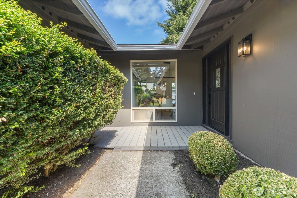 Photo of 3004 SW 325th Place, Federal Way, WA 98023 (MLS # 2411620)