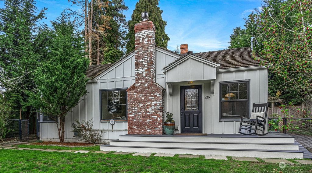 Photo of 1616 SW 152nd Street, Burien, WA 98166 (MLS # 2054318)