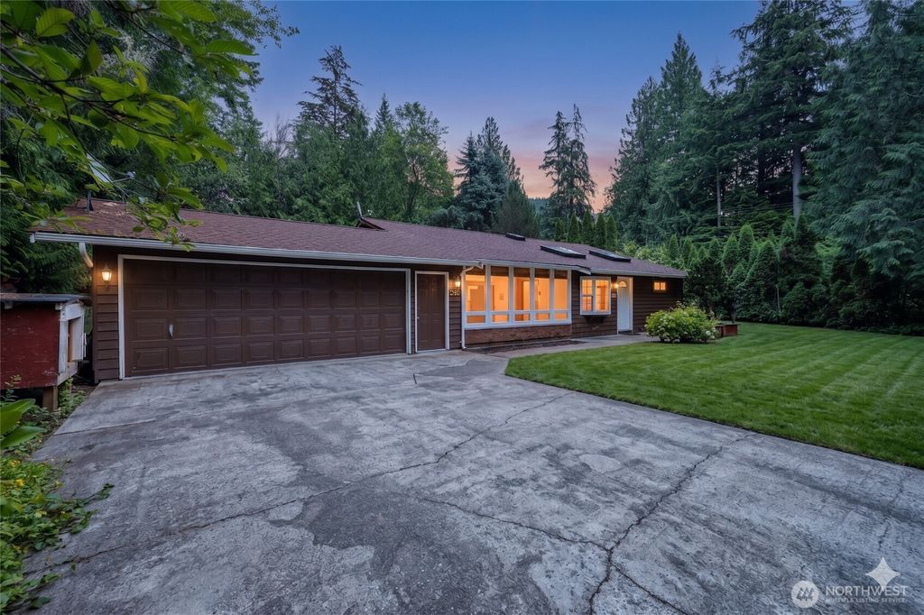 Photo of 592 Sprague Valley Drive, Maple Falls, WA 98266 (MLS # 2537243)