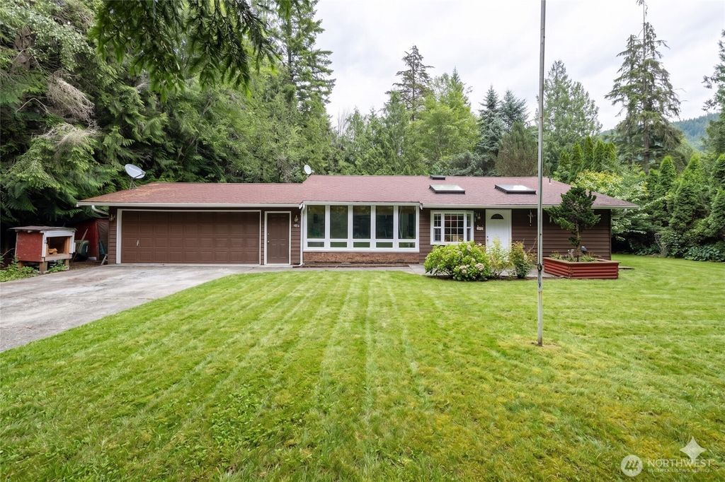 Photo of 592 Sprague Valley Drive, Maple Falls, WA 98266 (MLS # 2537243)