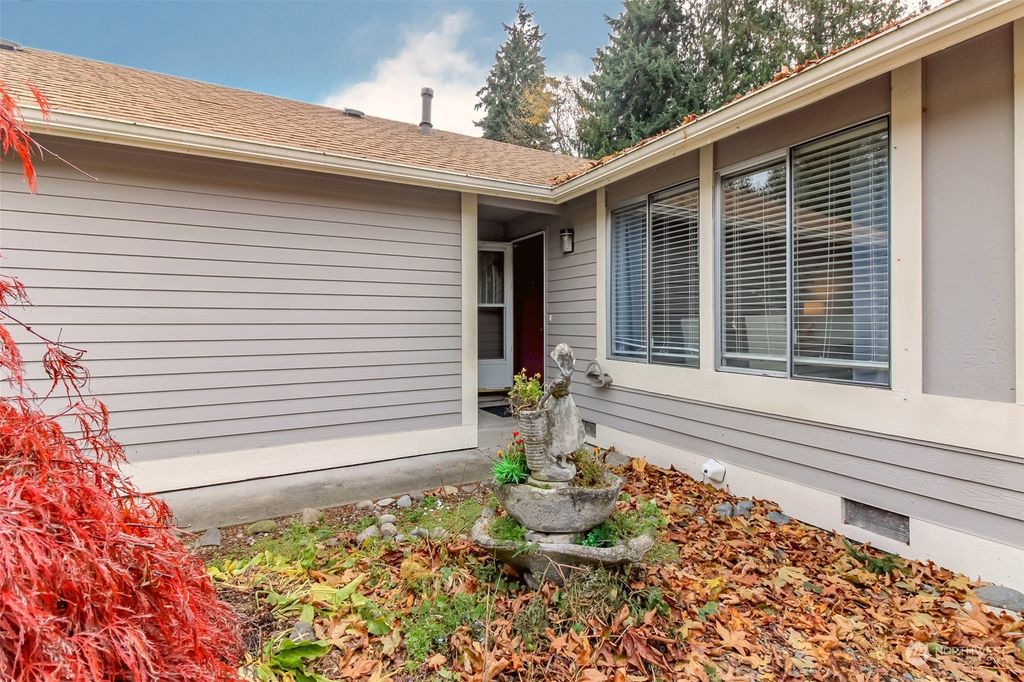 Photo of 1903 SW 307th Street #5A, Federal Way, WA 98023 (MLS # 2015229)