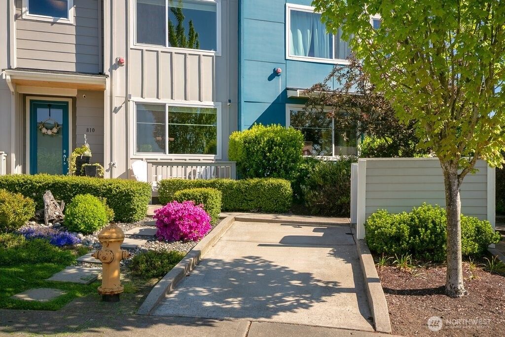 Photo of 810 SW 96th Place, Seattle, WA 98106 (MLS # 2369660)