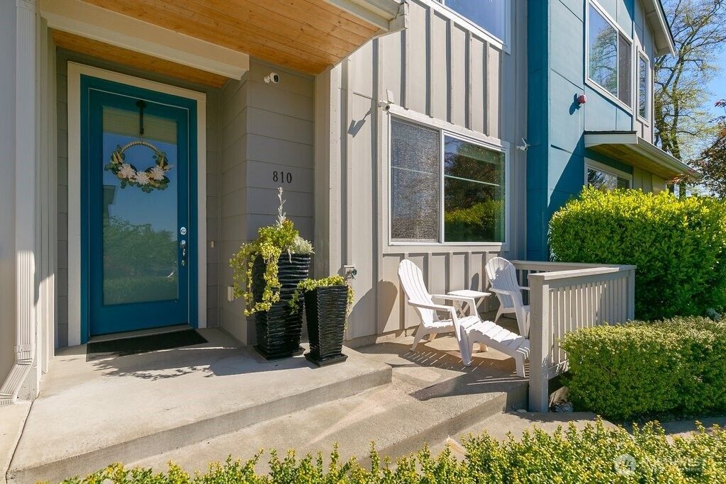 Photo of 810 SW 96th Place, Seattle, WA 98106 (MLS # 2369660)