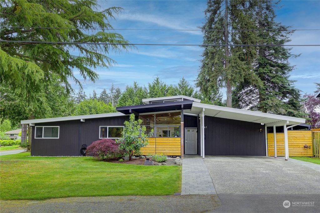 Photo of 8261 SE 36th Street, Mercer Island, WA 98040 (MLS # 2243744)