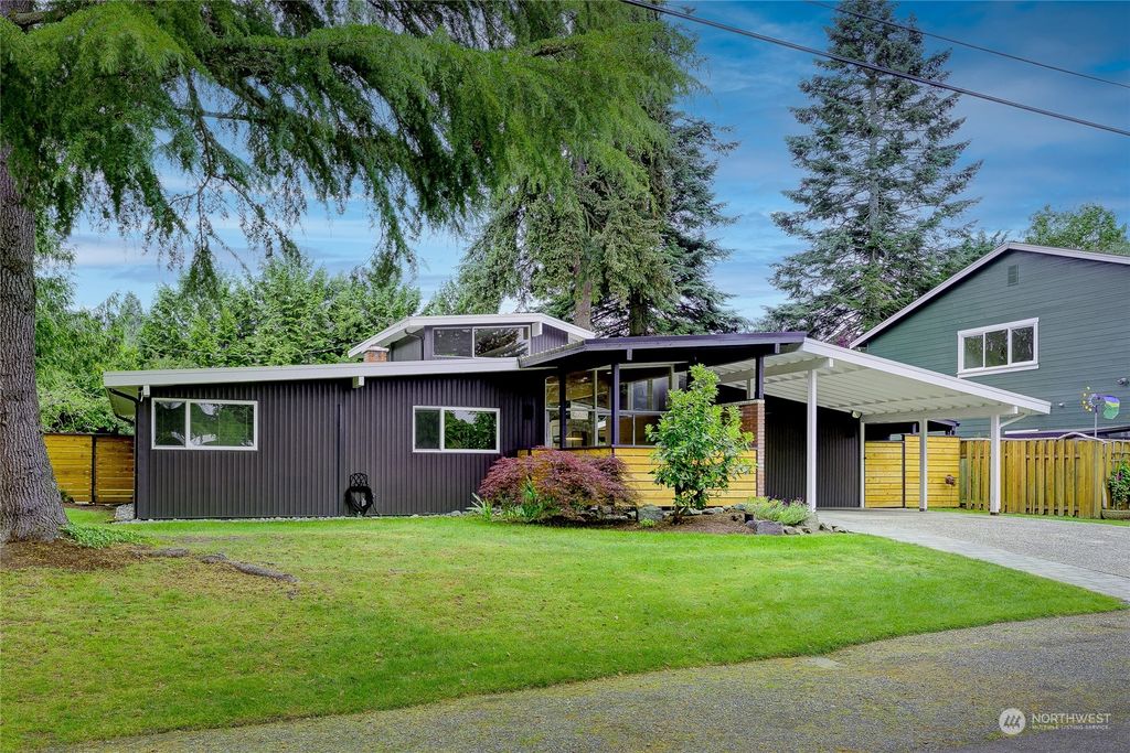 Photo of 8261 SE 36th Street, Mercer Island, WA 98040 (MLS # 2243744)