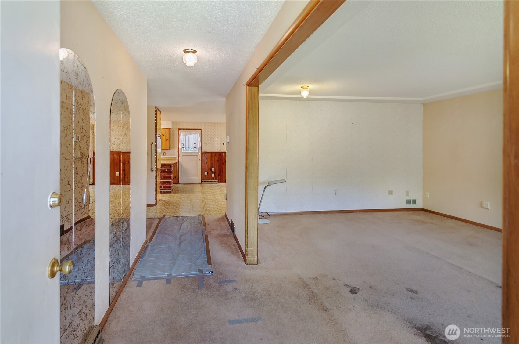 2734 Sunset Drive W