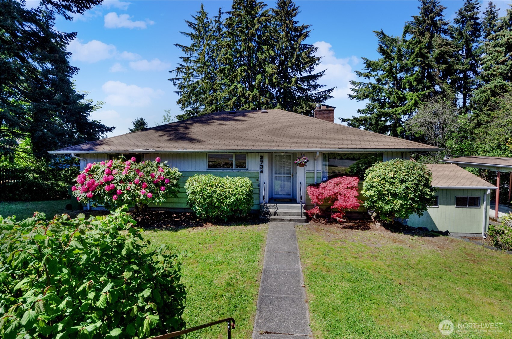 2734 Sunset Drive W
