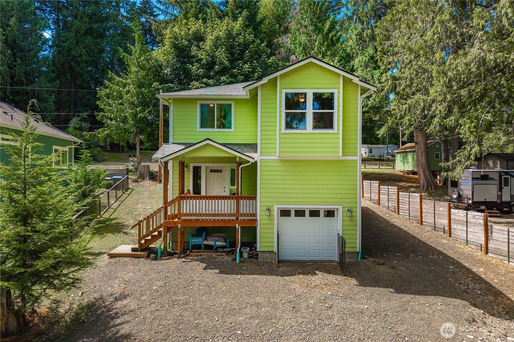 520 E Lakeshore Drive W