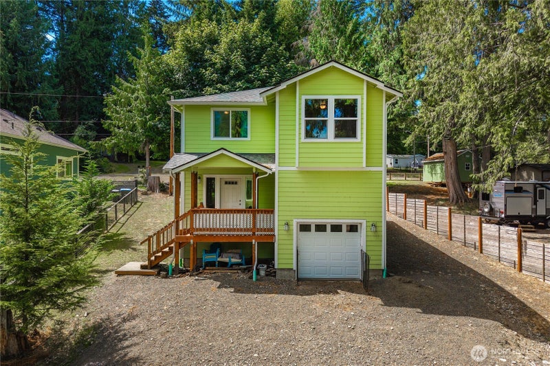 520 E Lakeshore Drive W