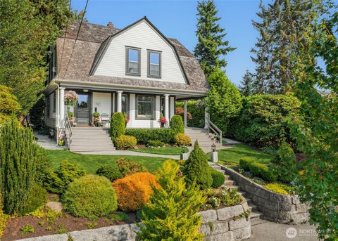 Photo of 317 Avenue B, Snohomish, WA 98290 (MLS # 2569952)