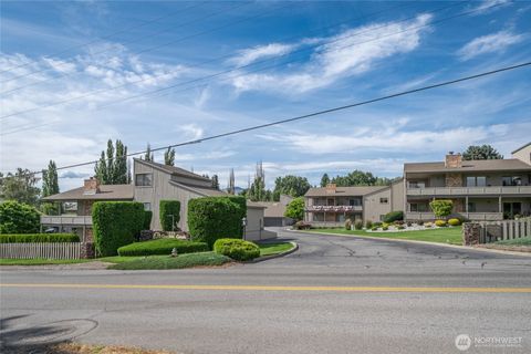Photo of 225 19th Street NE #23, East Wenatchee, WA 98802 (MLS # 2438706)
