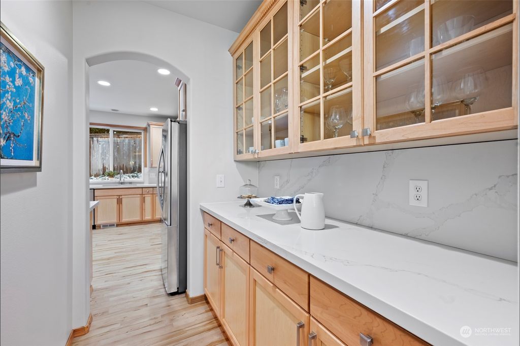 Photo of 8916 NE 148th Place, Kenmore, WA 98028 (MLS # 2191657)