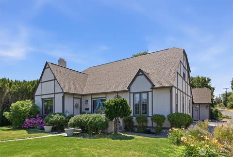 Photo of 2406 Summitview Avenue, Yakima, WA 98902 (MLS # 2553872)