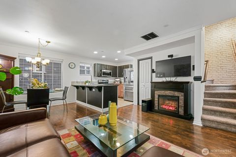 Photo of 877 5th Pl NE Pl, Issaquah, WA 98029 (MLS # 2490532)