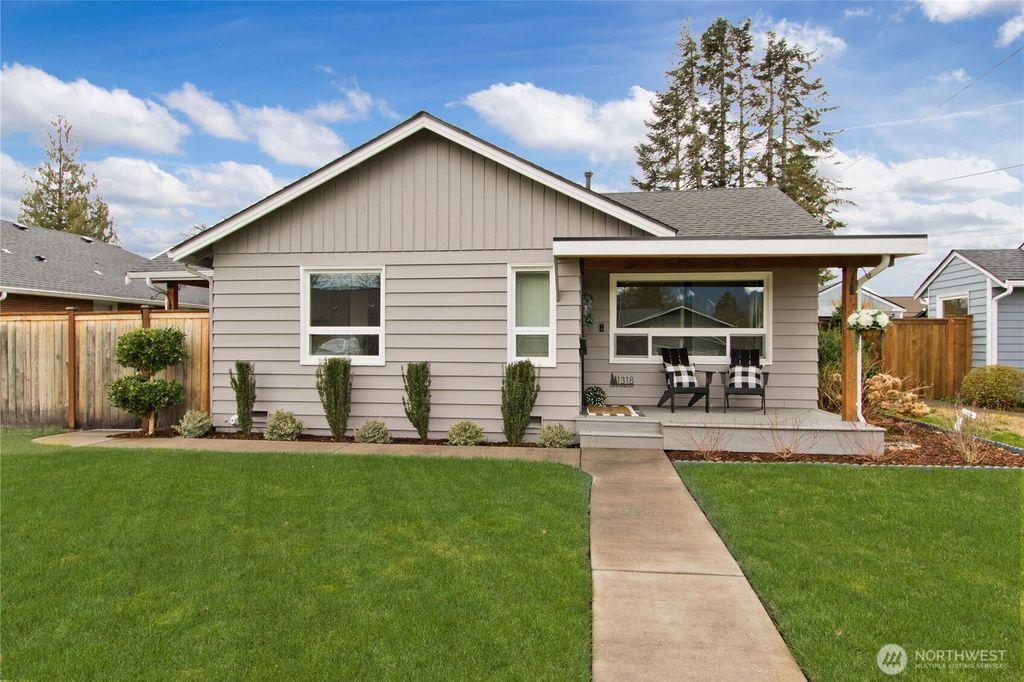 Photo of 1318 Lafromboise Street, Enumclaw, WA 98022 (MLS # 2493485)