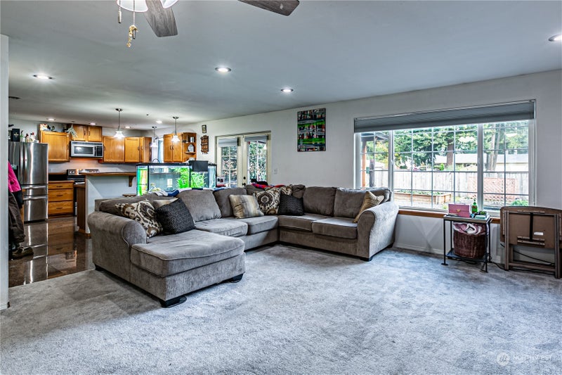 604 Nieland Loop SE